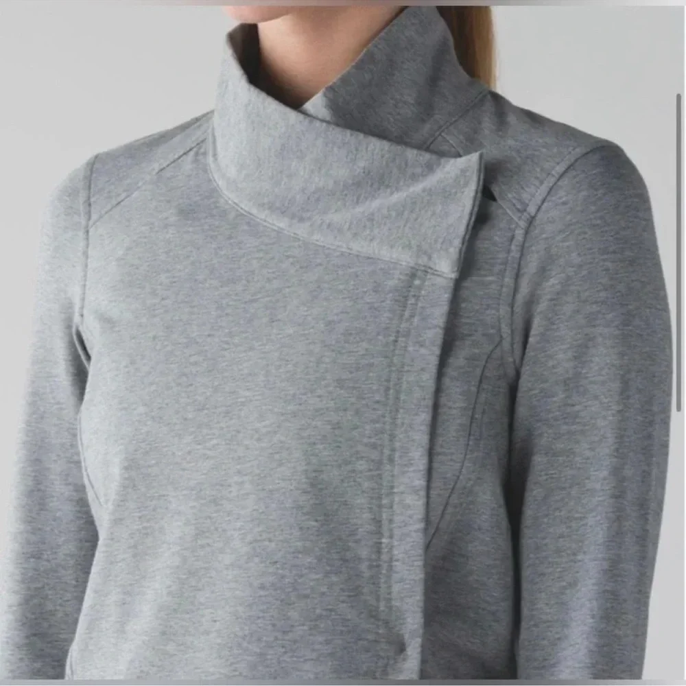 Lululemon Athletica Coast Wrap cardigan in Heather Gray size 2 preowned